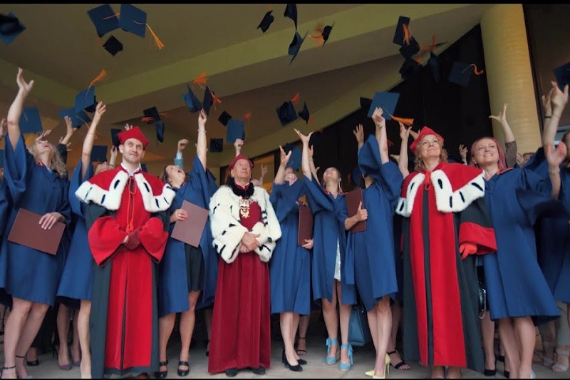 Graduacja absolwentów WSPiA 2021