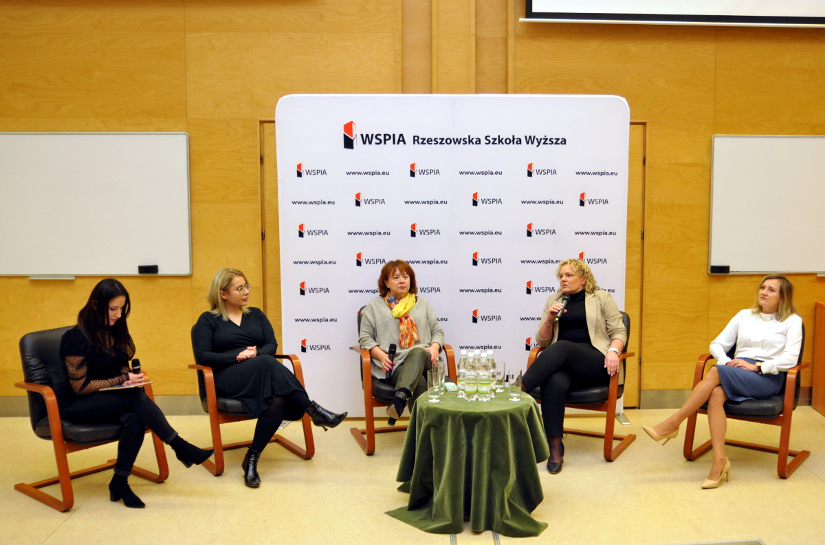 W WSPiA debatowały kobiety liderki 